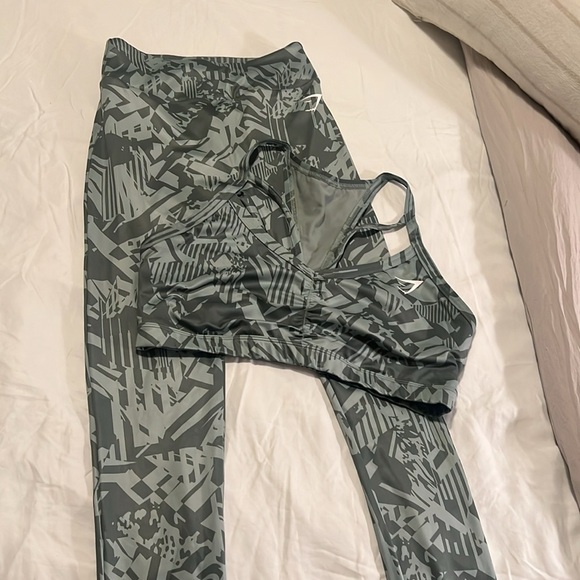 BN Gym Shark Set in sage green geometric print - Picture 8 of 11